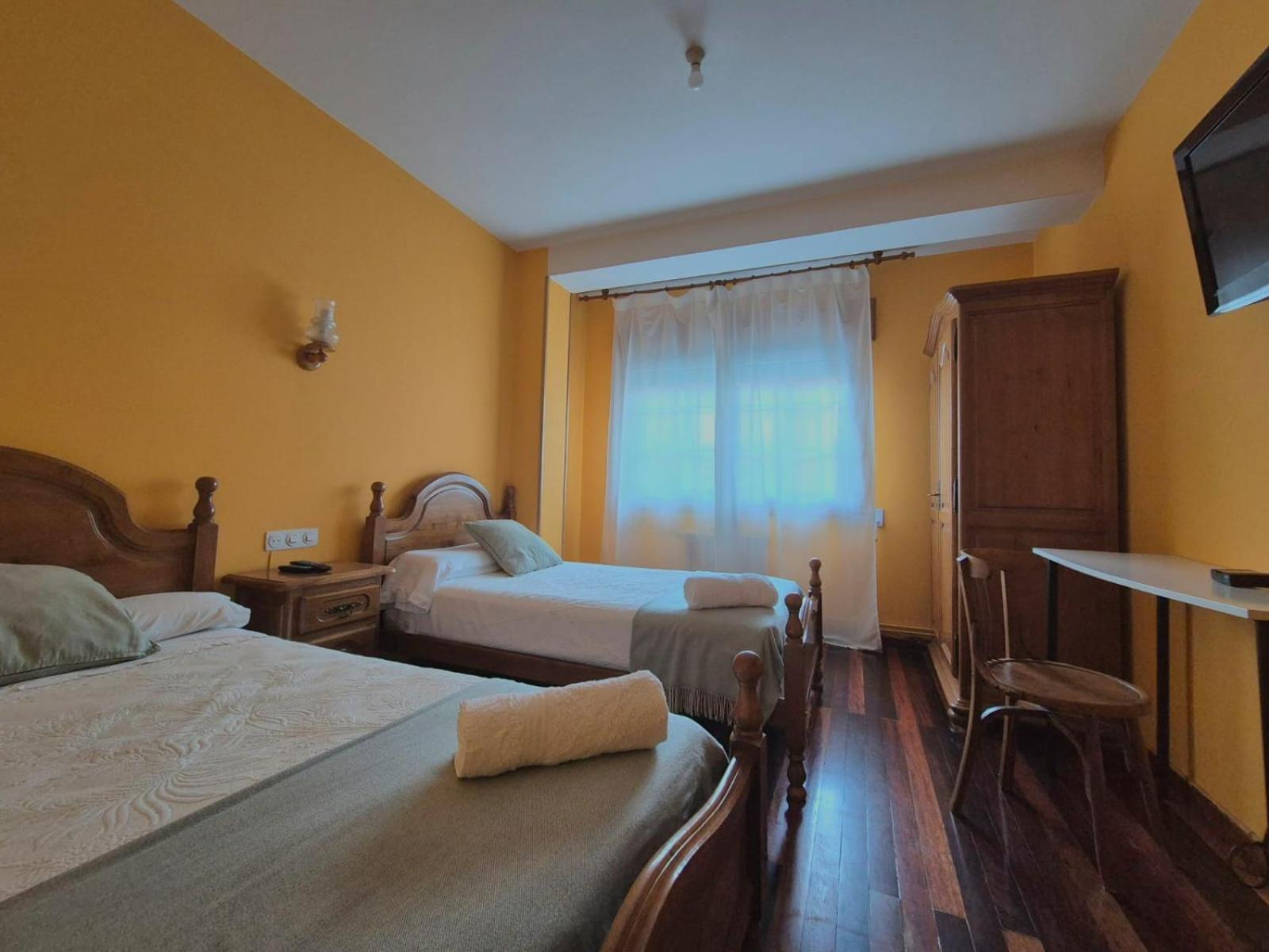 Hostal Galicia Monforte De Lemos Exteriör bild